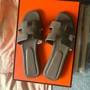 H Sandals